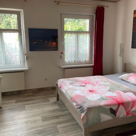 Ferienwohnung Mit Terrasse - Insel Usedom トラッセンハイデ エクステリア 写真